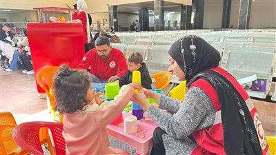 وزيرة التضامن تتابع جهود الهلال الأحمر الإنسانية بمعبر رفح