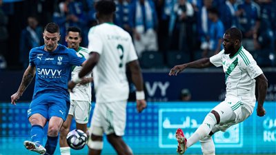 تعادل سلبي بالشوط الأول بين الهلال وأهلي جدة بالدوري السعودي 
