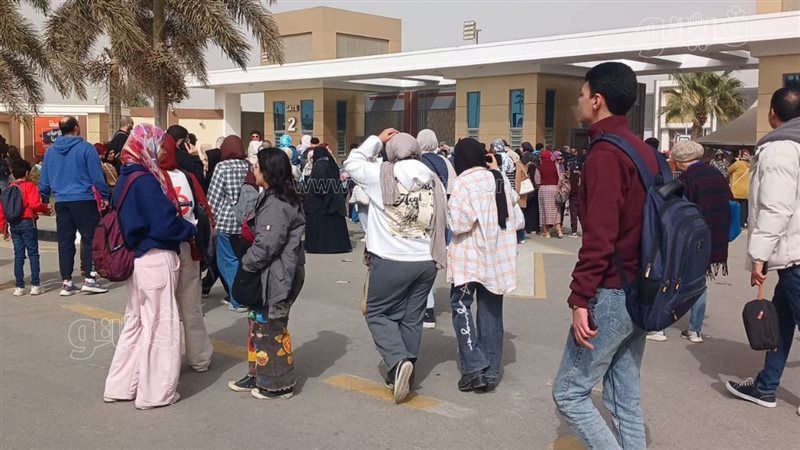 جمهور وزوار معرض