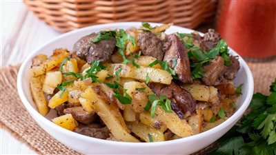 طريقة عمل البطاطس بالكبدة، وصفة اقتصادية ومشبعة