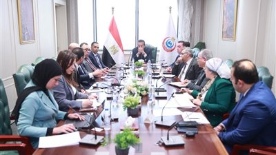 وزير الصحة يبحث إنشاء مراكز متخصصة لعلاج الأورام بمحافظات الصعيد