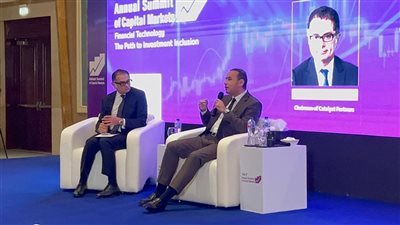 رئيس البورصة يكشف خطة تطوير السوق والتحول الرقمي بالقمة السنوية لأسواق المال