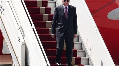  للقاء السيسي، أردوغان يصل مطار القاهرة بعد قليل