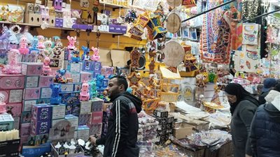 يبدأ من 10 جنيهات، إقبال المواطنين على الأسواق لشراء الفوانيس بالإسكندرية (صور)
