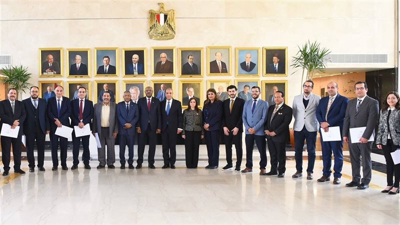 وزير الخارجية ونظيرة