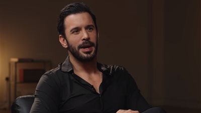 الفنان التركي باريش أردوتش: الأبوة أجمل شعور عشته خلال السنوات الأخيرة (فيديو)