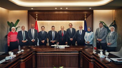 الغمراوي يبحث مع إحدى الشركات العالمية خطط توطين الصناعة الدوائية في مصر