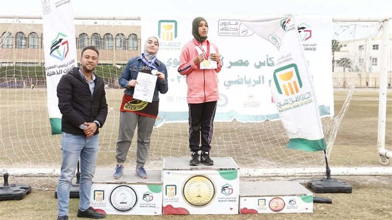 أبطال البحيرة