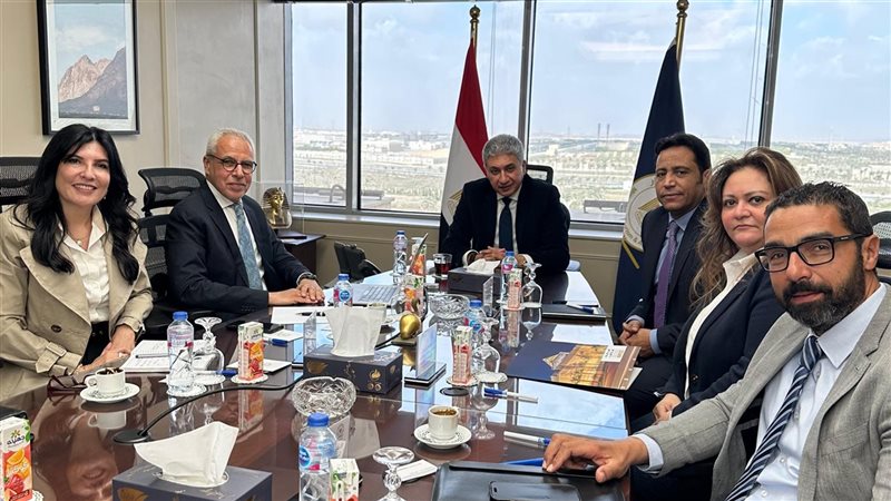 اجتماع وزير السياحة