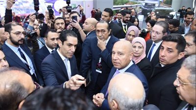 نائب رئيس مجلس الوزراء للتنمية الصناعية يوجه نصائح لتجميع سيارات شيري المحلي 