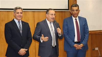 رئيس جامعة الإسكندرية يتفقد انتظام الدراسة بالفصل الدراسي الثاني ويوجّه بالالتزام بجداول المحاضرات