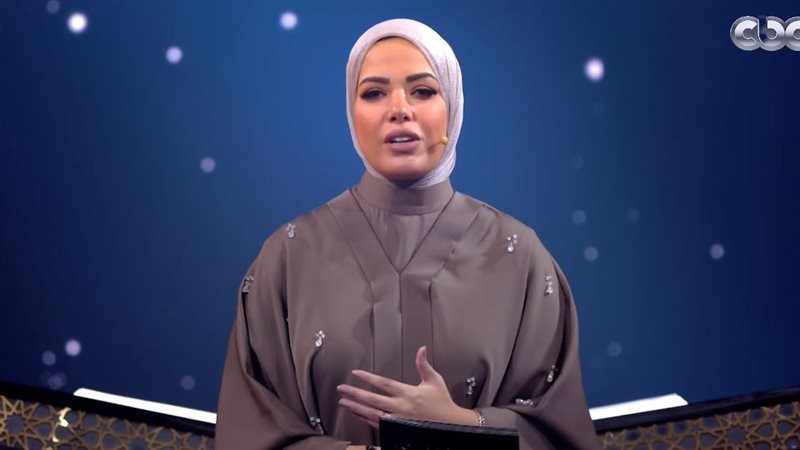  الإعلامية آية عبد