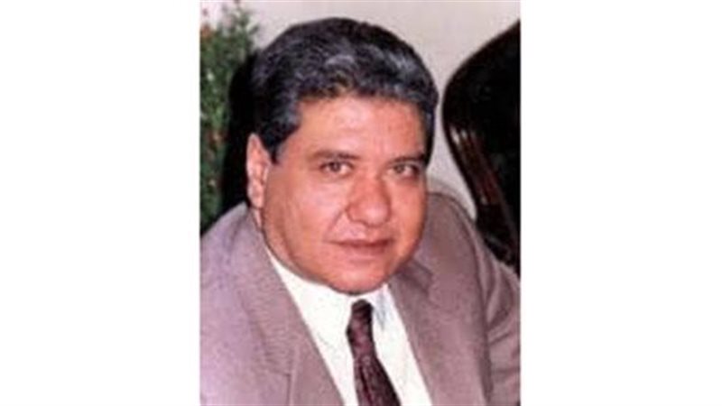 الناقد الاديب والصحفى