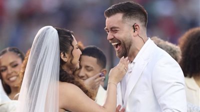حفل زفاف حقيقي في عرض Super Bowl (صور)
