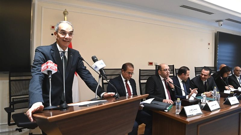 وزير الاتصالات بمجلس