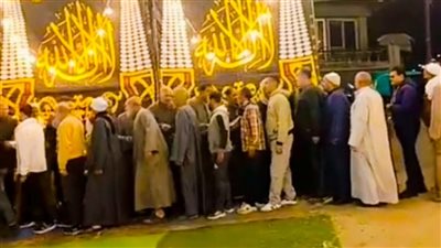 أهالي نجريج يقدمون واجب العزاء لأسرة محمد صلاح في وفاة جده (فيديو)