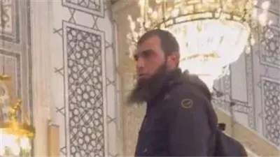 تركي يزعم أنه المهدي المنتظر داخل الجامع الأموي بدمشق (فيديو)