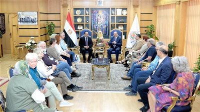 جامعة المنصورة تبحث سبل التعاون الأكاديمي مع وفد 