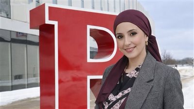 فوز أستاذة بجامعة مصر للمعلوماتية بمنحة 