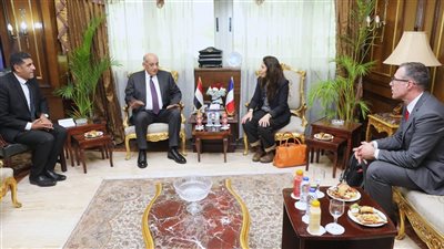 ميناء الإسكندرية يستقبل وفدا من مارسيليا الفرنسي لتعزيز التعاون