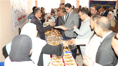 مواد غذائية وملابس، جولة داخل معرض منتجات طلاب التعليم الفني بالدقهلية