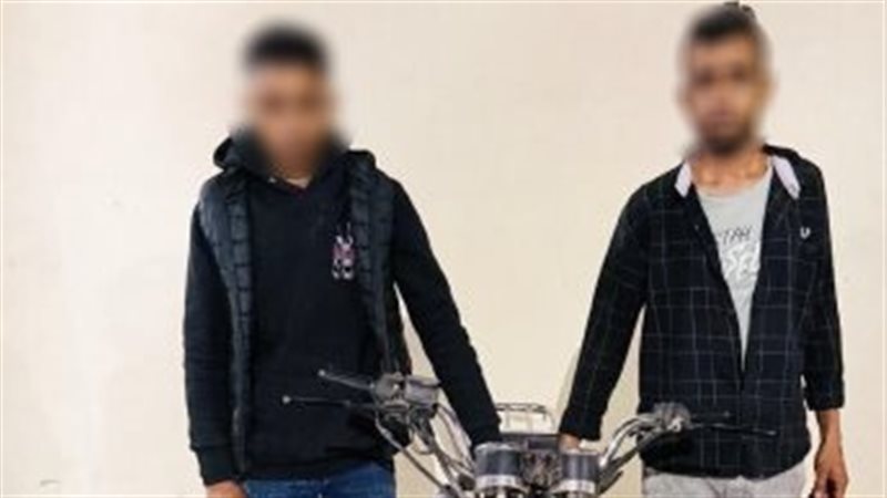 ضبط شخصين لسرقتهما