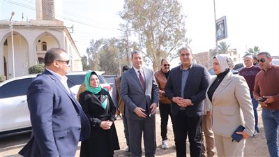 ​محافظ دمياط يتابع تجهيزات موقف سيارات الأجرة الجديد بمدينة السرو