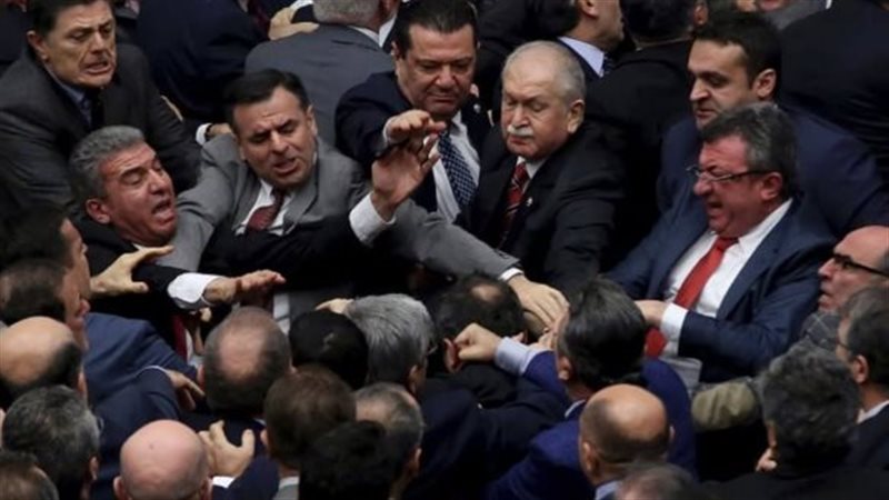 اشتباكات عنيفة في