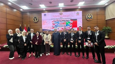 طلاب جامعة عين شمس يشاركون بورشة 