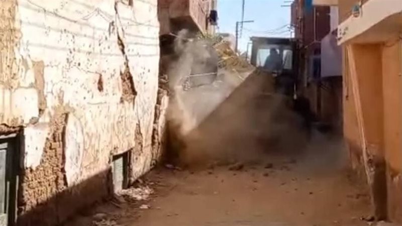 جانب من أعمال الإزالة،