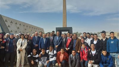 جامعة القاهرة تنظم زيارة ميدانية لطلابها المتفوقين وذوي الهمم للمتحف الكبير