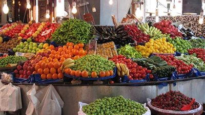 سعر الخضار اليوم، الطماطم تسجل 14 جنيها جملة وانخفاض الخيار والفلفل والباذنجان الأبيض