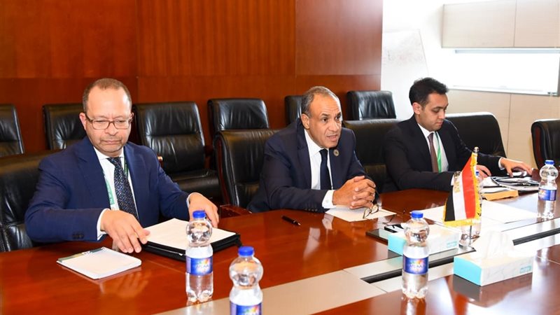 الدكتور بدر عبد العاطىى
