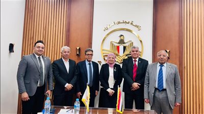 صندوق تطوير التعليم ونقابة البيطريين يبحثان المسارات الأكاديمية لجامعة الغذاء