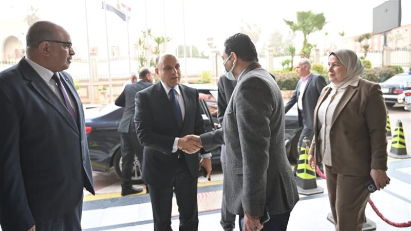 بعد أدائه اليمين
