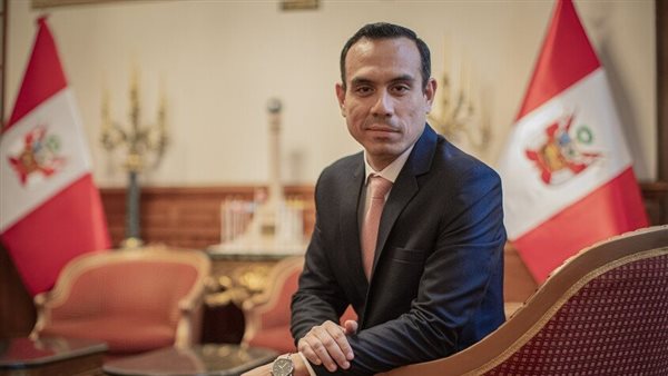 برلمان بيرو يعزل الرئيس خوسيه خيري في ثالث عزلة متتالية للرؤساء