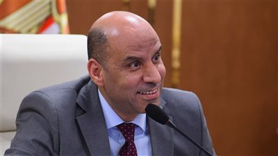 وزير العمل يوجه الشكر لـ مستشار السلامة والصحة المهنية بالوزارة تقديرًا لجهوده