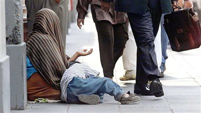 تصل للحبس، تعرف على عقوبات التسول وفقًا للقانون 