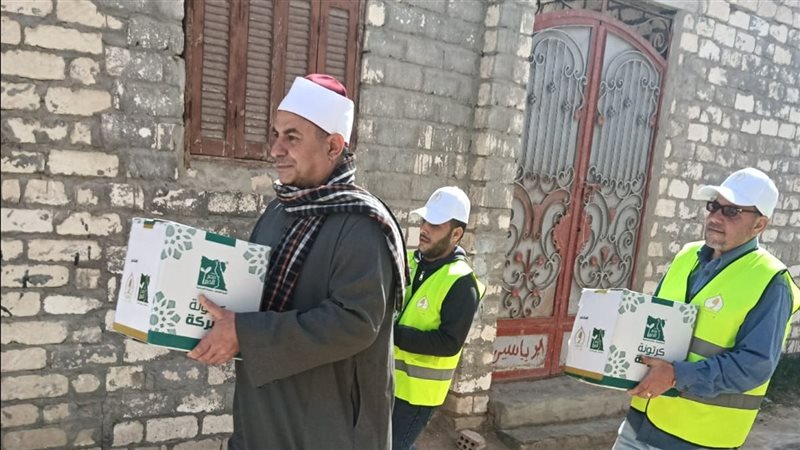 جانب من توزيع المساعدات،