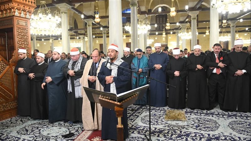 صلاة التراويح بمسجد