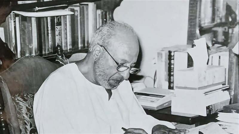 الكاتب الراحل أحمد