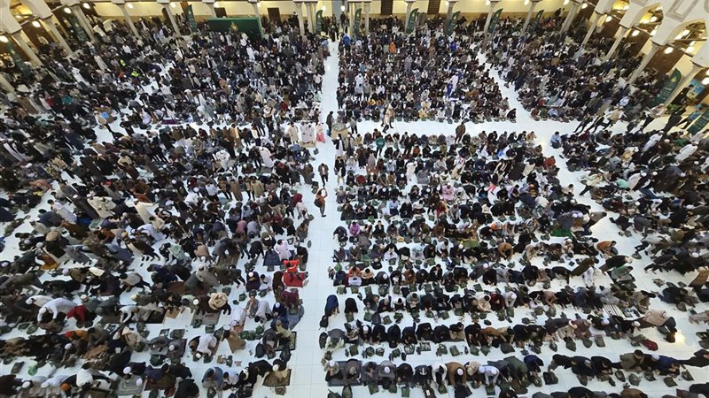 إفطار الطلاب الوافدين