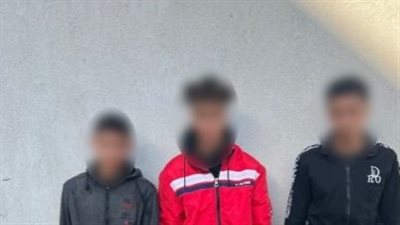 ضبط 3 طلاب لتعديهم على معلمة أمام مدرسة بالدقهلية
