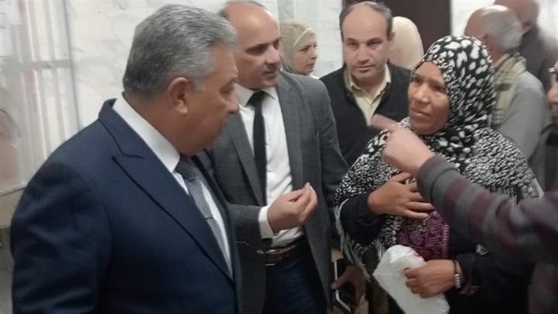 محافظ الدقهلية بين