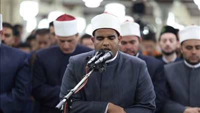 من الأوائل في تخصص القراءات، أحمد زكي فوزي يؤم آلاف المصلين بالأزهر الشريف (فيديو)