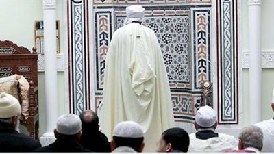 تفسير رؤيا إمام المسجد في المنام وعلاقتها بتحسن العلاقات الزوجية