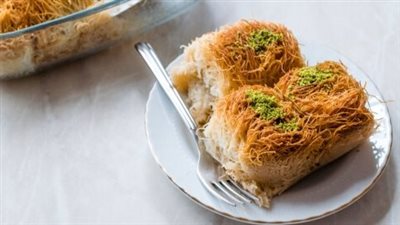 تفسير رؤيا الكنافة في المنام وعلاقتها بانتهاء العداوة وسماع أخبار سارة 