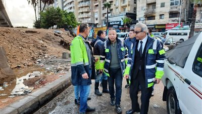 رئيس صرف الإسكندرية يتابع تمركزات سيارات شفط مياه الأمطار تحسبا لنوه الشمس الصغرى 