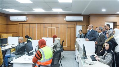 محافظ الإسكندرية يتابع استعدادات الأجهزة المعنية للتعامل مع حالة عدم الاستقرار الجوي