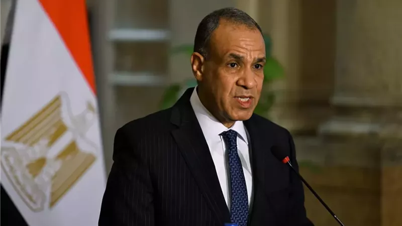 الدكتور بدر عبد العاطى